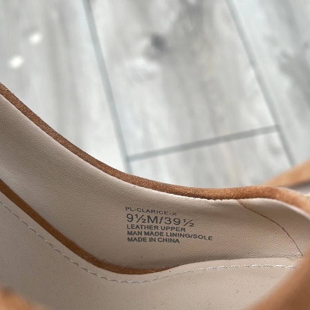 BCBGenteration Women Tan leather Heels Shoes Size 9.5 M